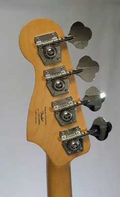 Squier - Classic Vibe '60s Precision Bass, Laurel Fingerboard - 3-Tone Sunburst 2